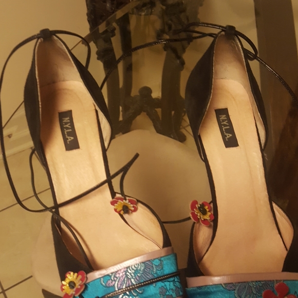 Black suede tie up heels - Picture 3 of 4